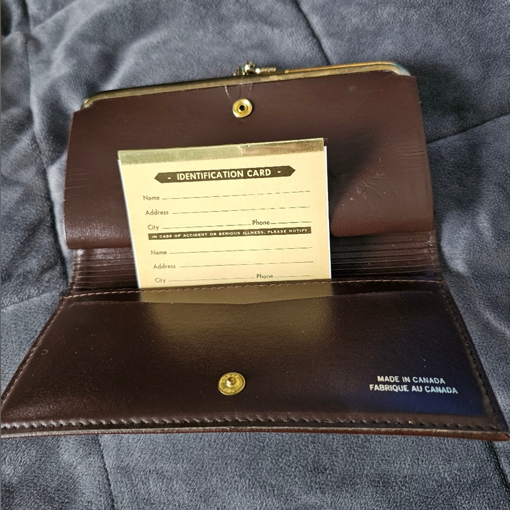 Beautiful Vintage *Made In Canada*🇨🇦 Brown 🤎 Wallet - Picture 3 of 7